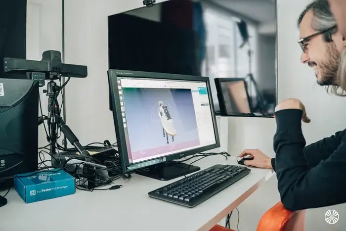 Creating a 3D shoe model on a computer for virtual try-on solutions